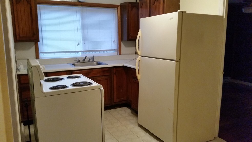 Building Photo - 253 Church St