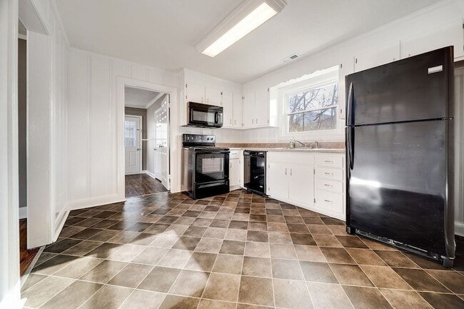 Building Photo - 312 W Schell St