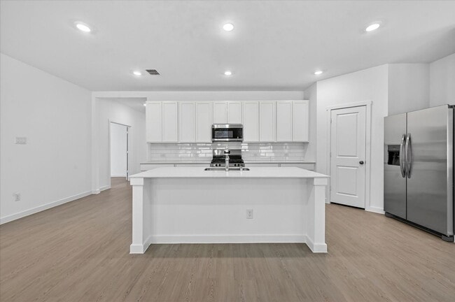 Building Photo - Comfort, Style & Space in One Perfect Home Ready for Move-In