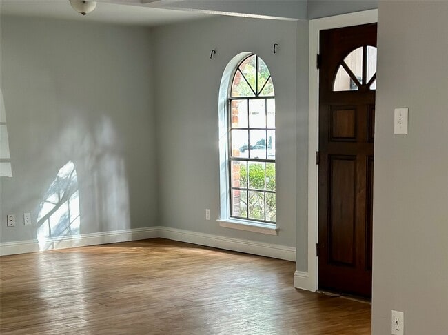 Building Photo - 7810 Kellwood Dr