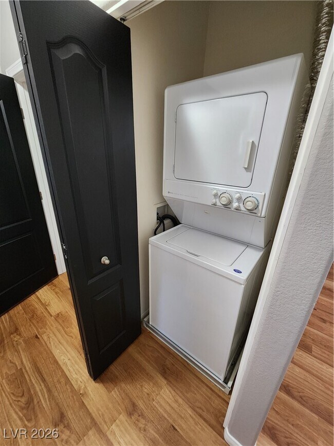 Building Photo - 8805 Jeffreys St