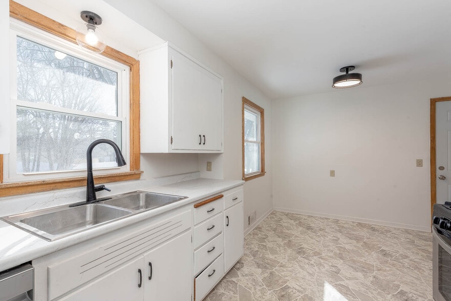 Building Photo - 113 Pfau St