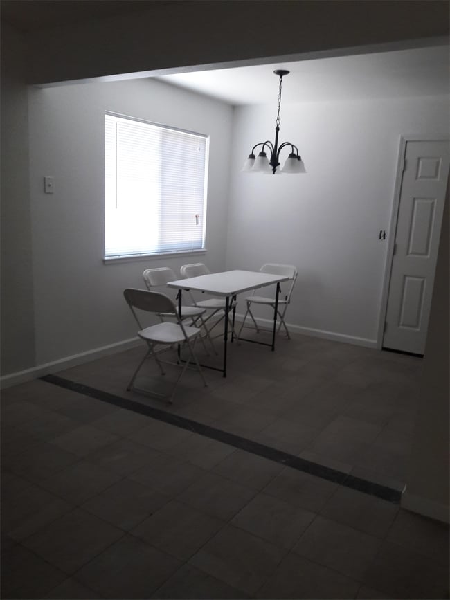 Building Photo - 2913 Sugarpine Way