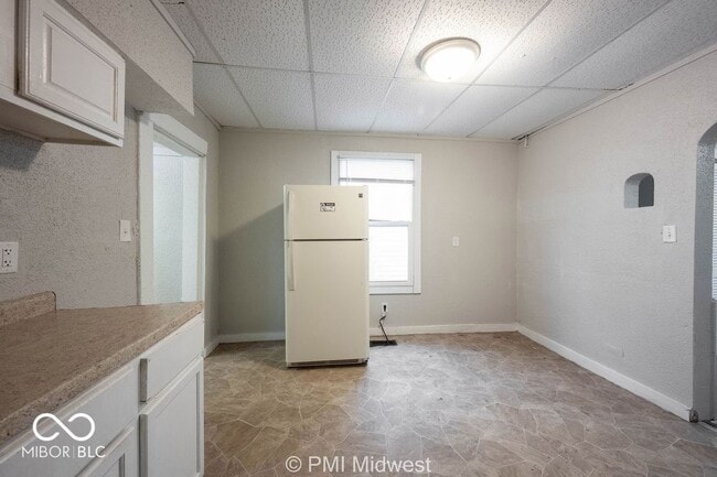 Building Photo - 240 N Beville Ave