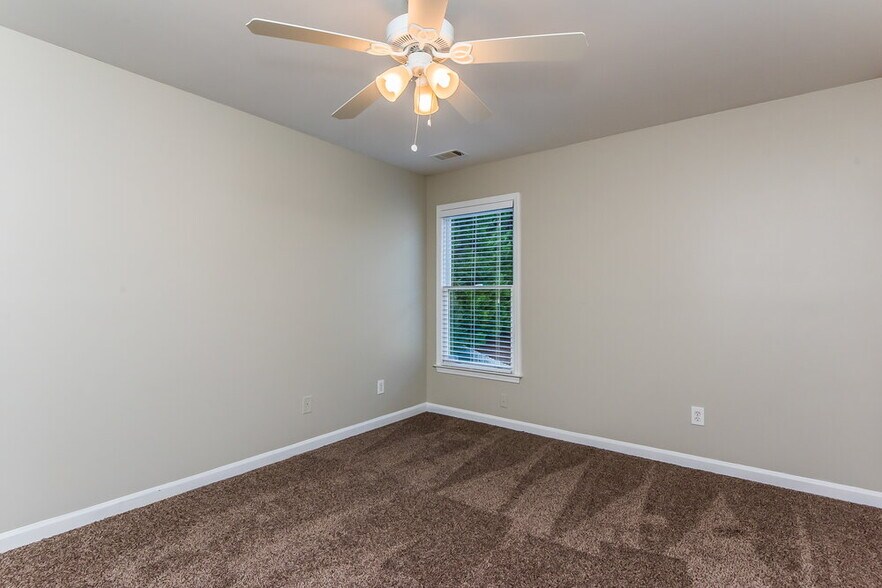Building Photo - 411 Azalea Cove