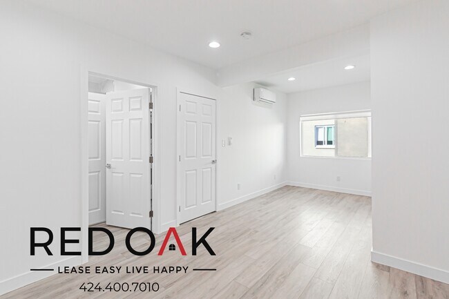 Building Photo - 608 W Hillcrest Blvd