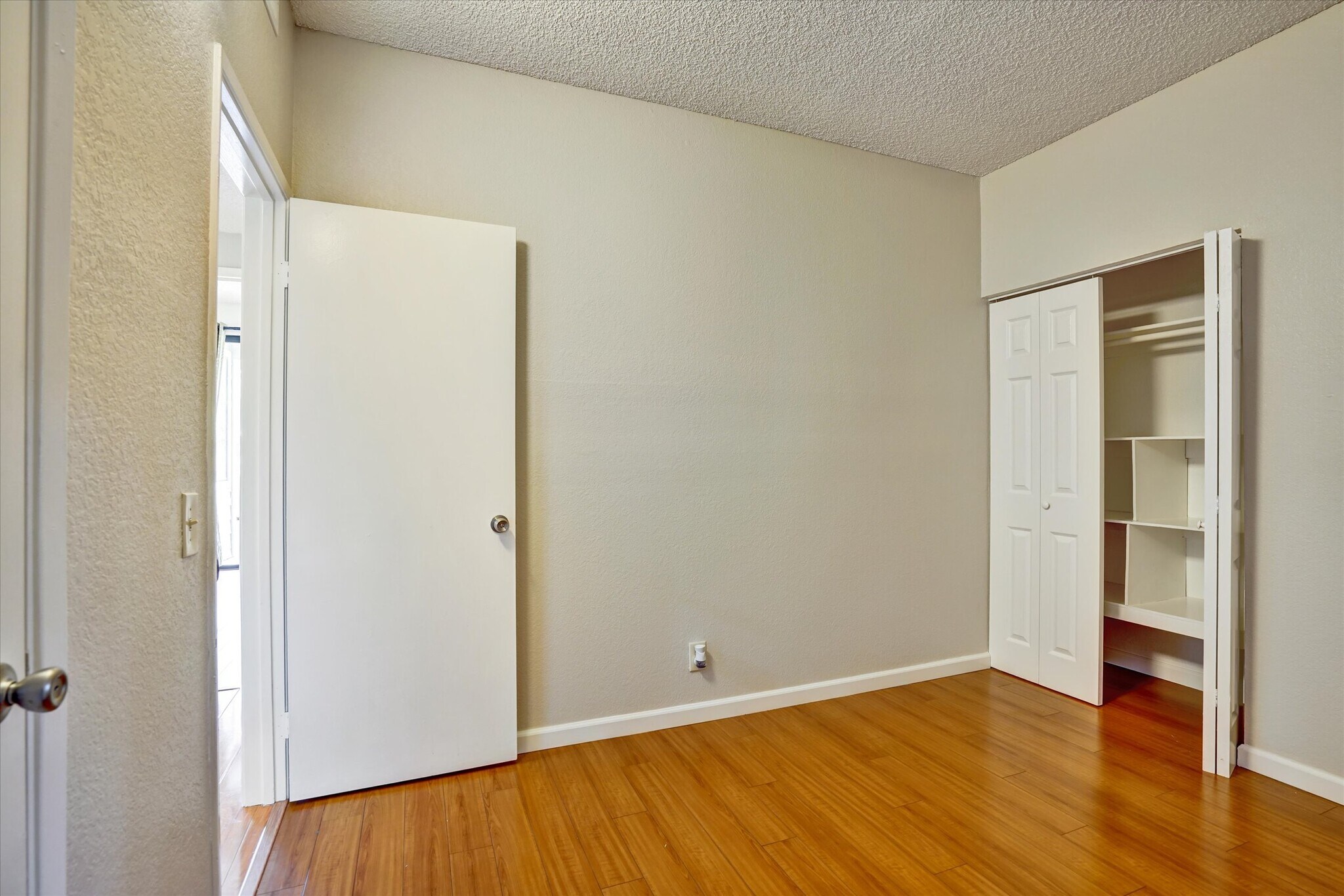 Building Photo - 3402 Pinewood Terrace