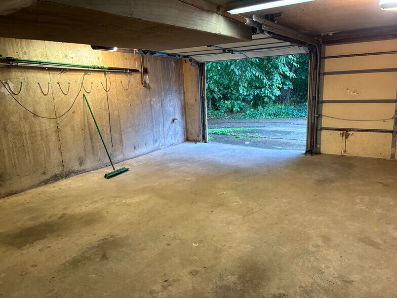 Building Photo - 4006 Balwynne Park Rd