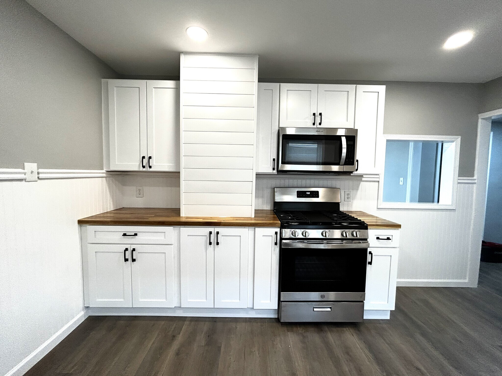 Building Photo - 198 Columbus Ave