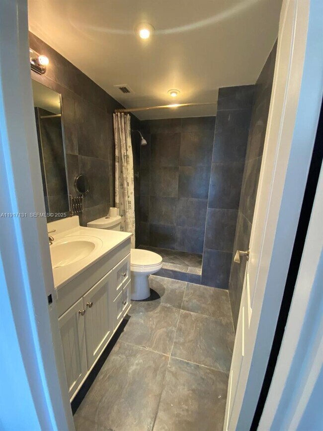 Building Photo - 7441 Wayne Ave