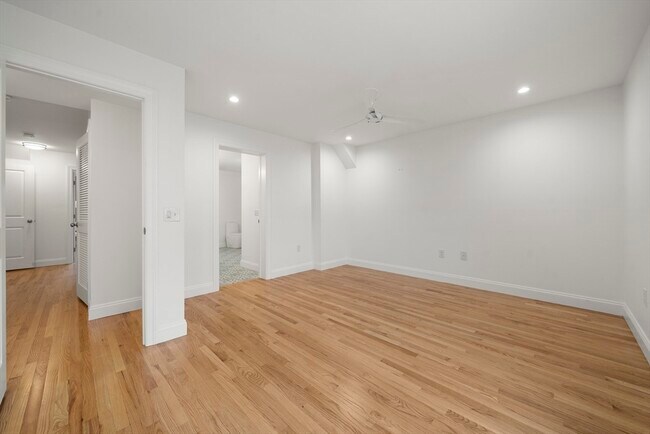 Building Photo - 54 Villa Ave
