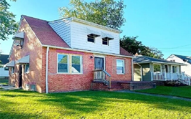 Primary Photo - 4016 Victory Blvd