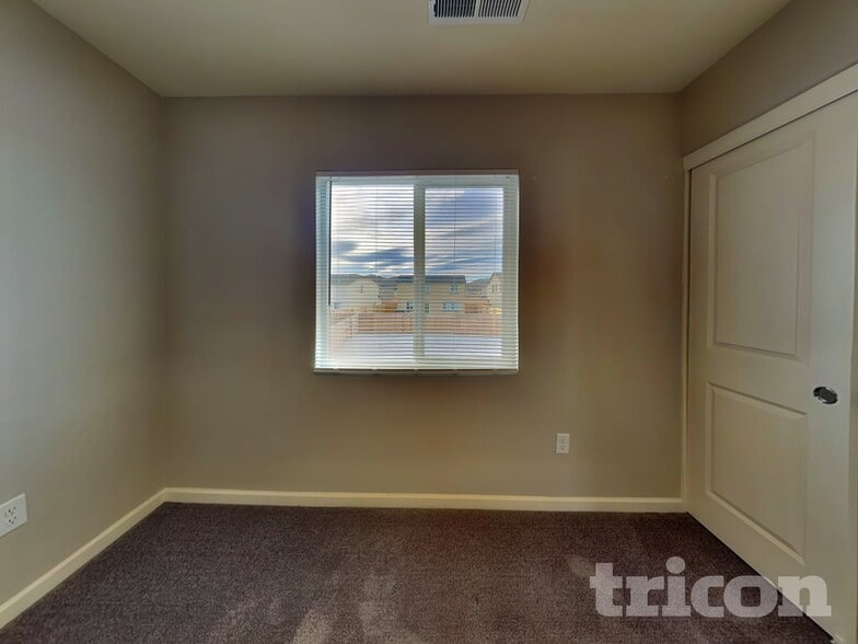 Building Photo - 8962 Wolf River Dr