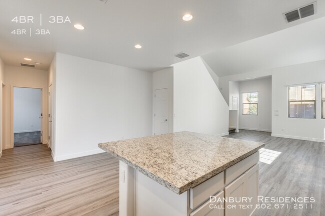 Building Photo - 2635 E Danbury Rd