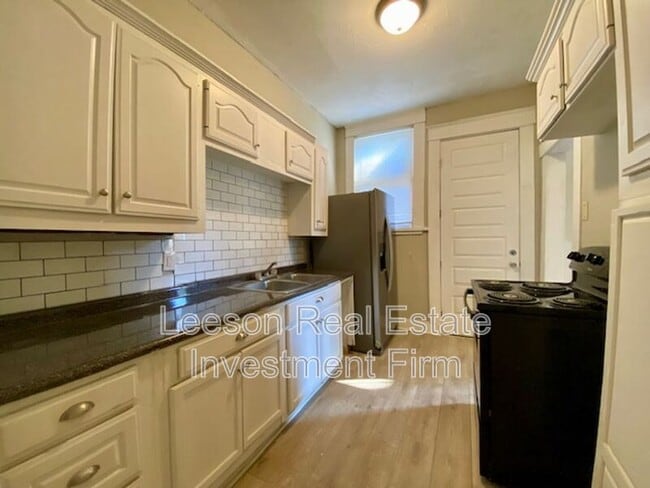 Building Photo - 546 Dalzell St