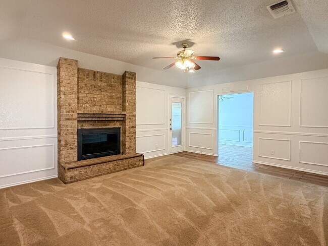 Building Photo - Charming 3-Bedroom Gem with 2 Full Baths in Crowley!