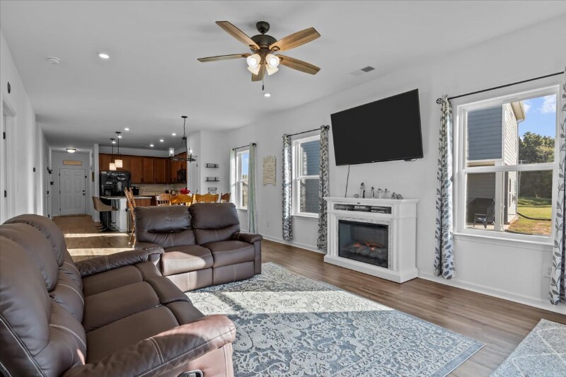 Building Photo - 1010 Village Ct