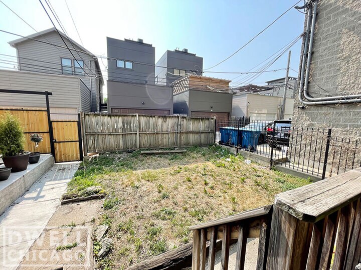 Building Photo - 518 N Hermitage Ave