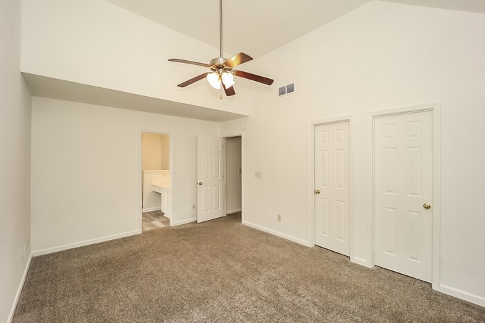 Building Photo - 4806 Enclave Dr