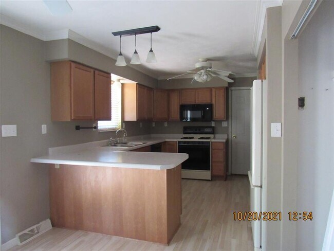 Building Photo - 10 Tanbark Dr