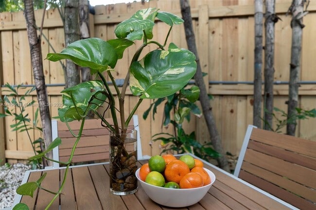 Building Photo - 312 SW 12th Ave