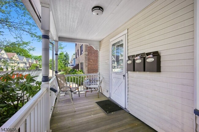 Building Photo - 76 Montague Pl