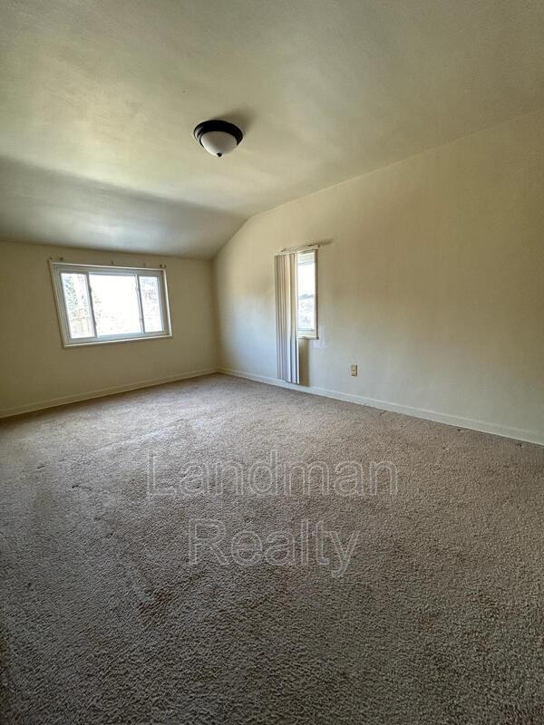 Building Photo - 464 Elias Dr