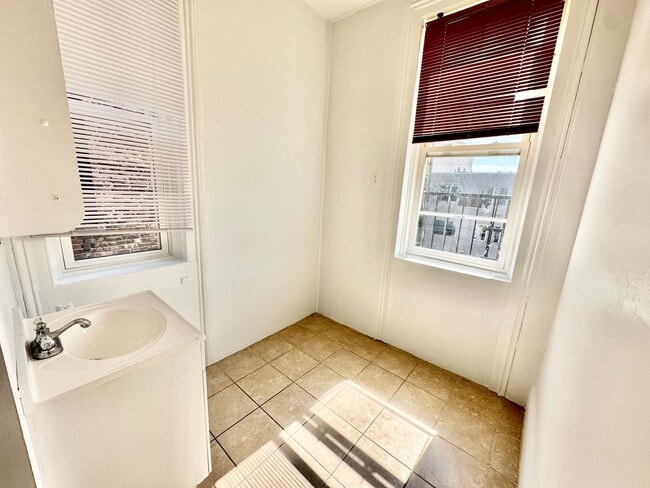 Building Photo - 521 Willow Ave