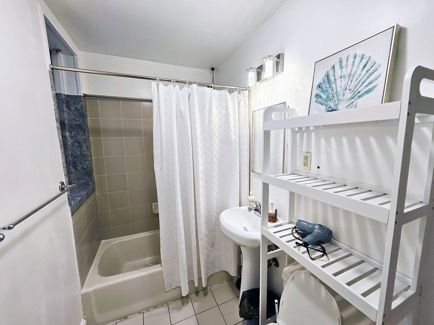 Building Photo - 355 Chestnut Hill Ave