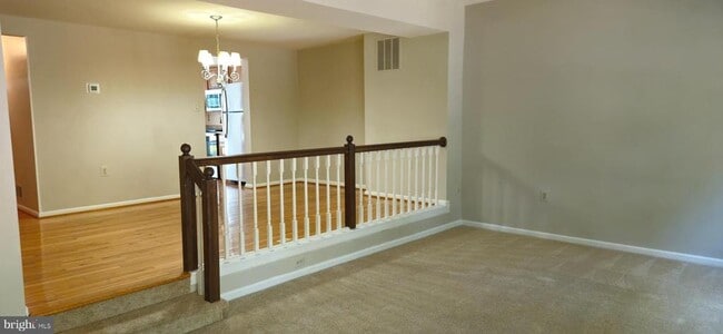 Building Photo - 5676 Ridge View Dr