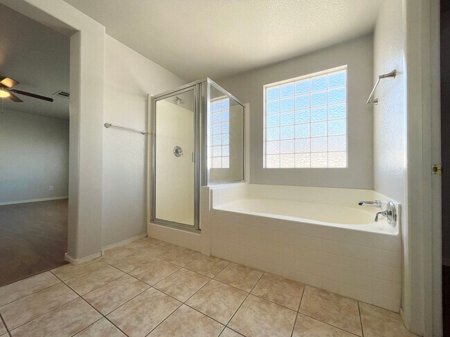 Building Photo - Beautiful 2 story 3 car garage single fami...