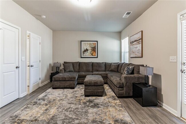 Building Photo - 3123 Meadowstone Ln SW