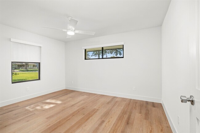 Building Photo - 9606 Pine Lake Dr