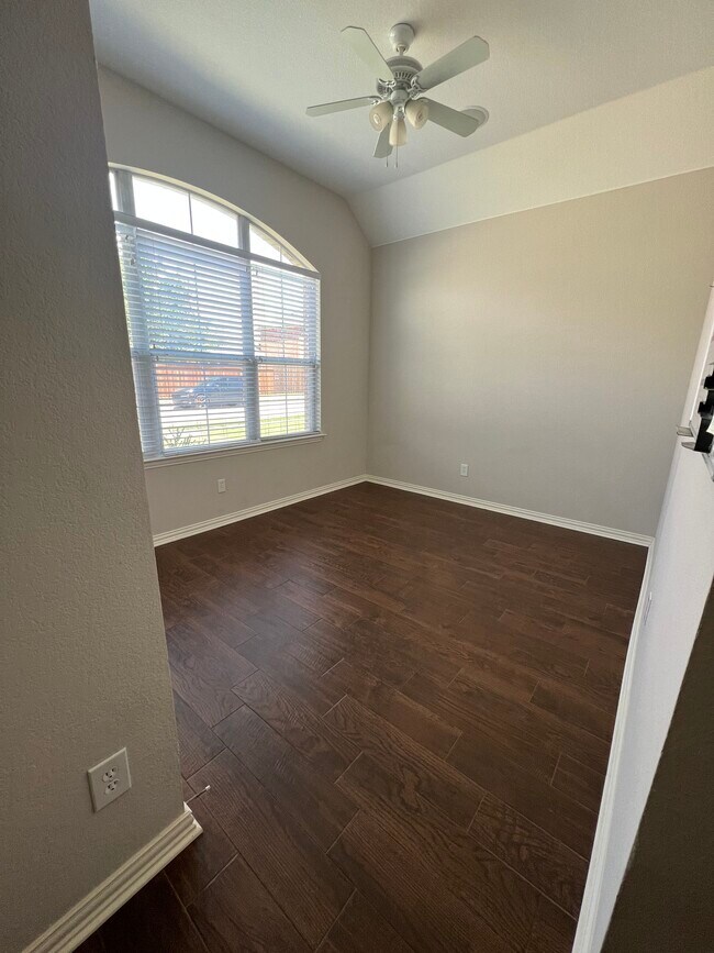 Guest Room 1 - 10141 Sanden Dr