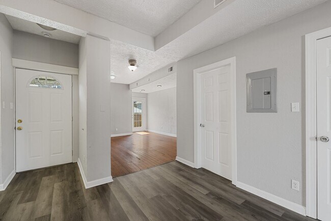 Building Photo - 3208 Dobson St