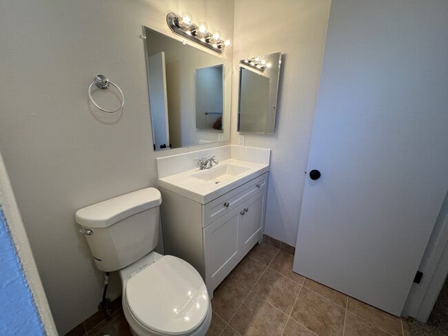 Building Photo - Newly updated 3-bedroom Single Story in th...