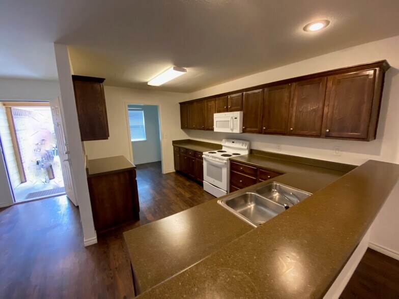 Building Photo - 4287 Castlegate Dr