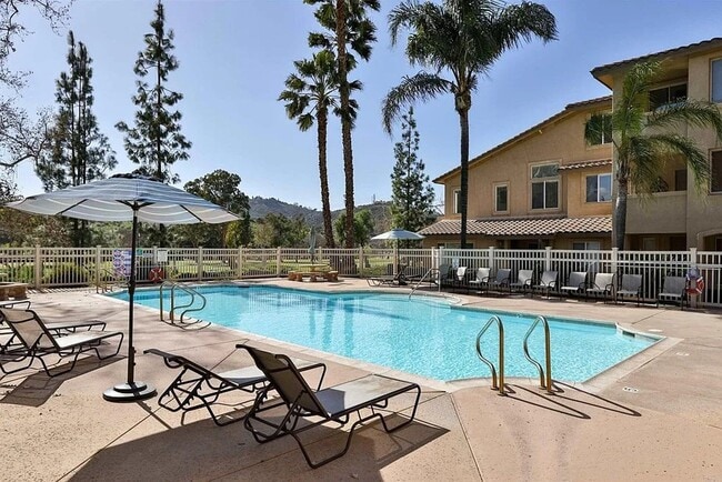 Building Photo - Great golf course views