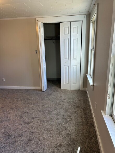 Building Photo - 215 W 1st St S