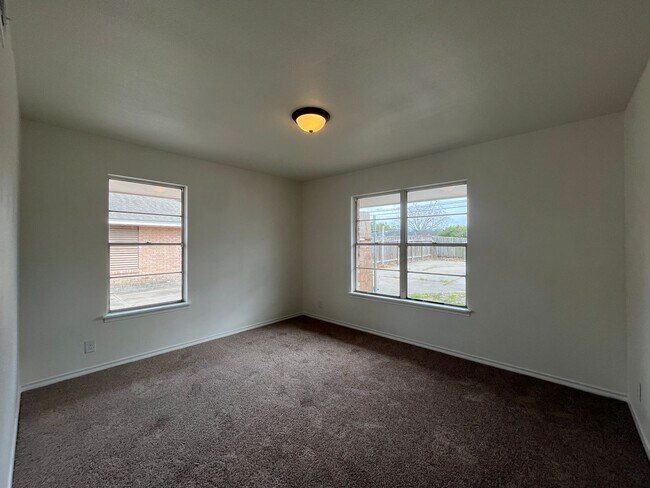 Building Photo - 3 Bedroom 2 Bath in Hopper Subdivision