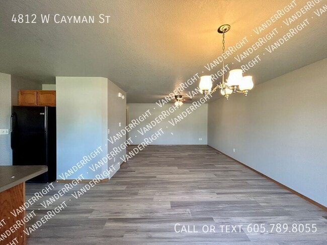 Building Photo - 4812 W Cayman St