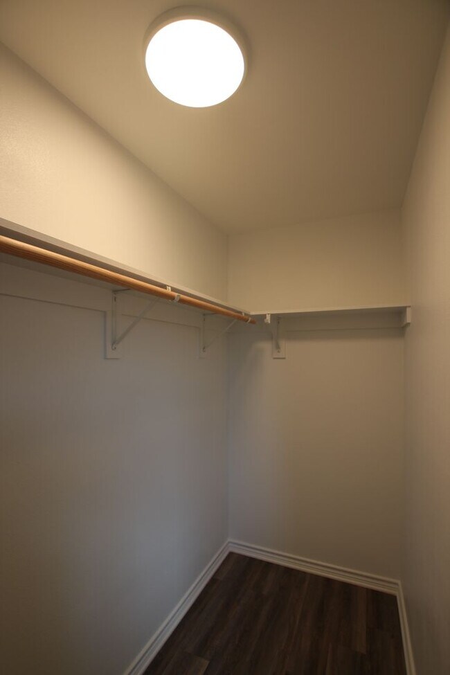 Building Photo - Coming Soon! Stunning 2 Bed 2.5 Bath 1 Car Garage Townhome in Tyler!