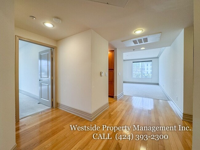 Building Photo - 1337 Wellesley Ave