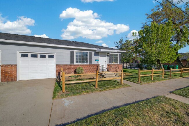 Building Photo - Welcome to Reno Nevada’s Biggest Little BnB !!