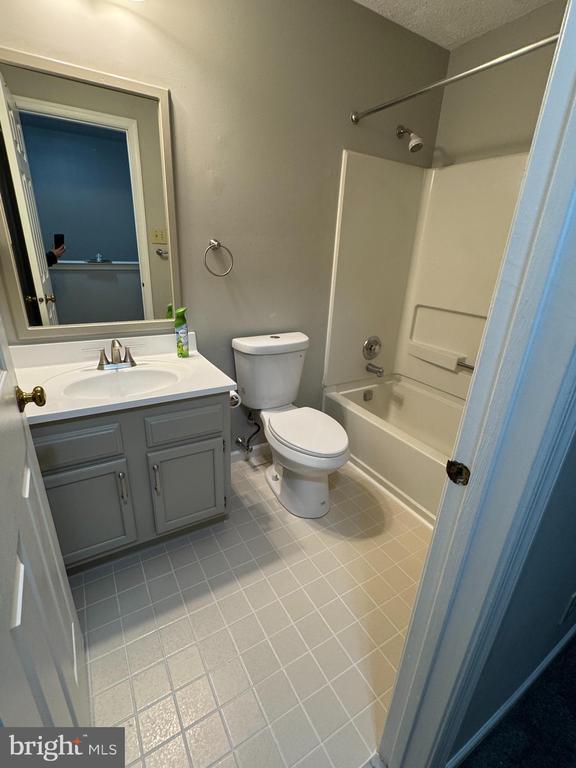 Building Photo - 201 Williamsburg Ct