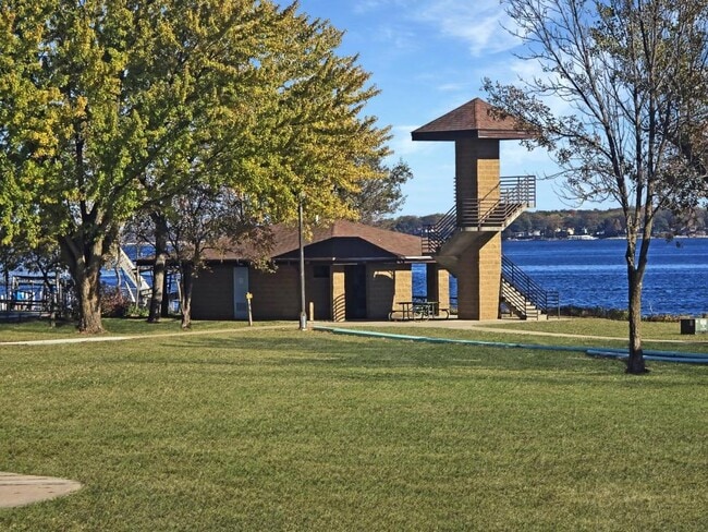 Building Photo - 3201 Emerson St