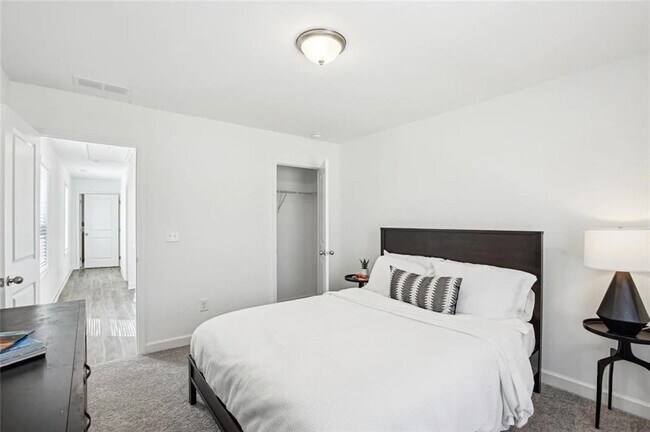 Building Photo - 4035 Hillmont Ln