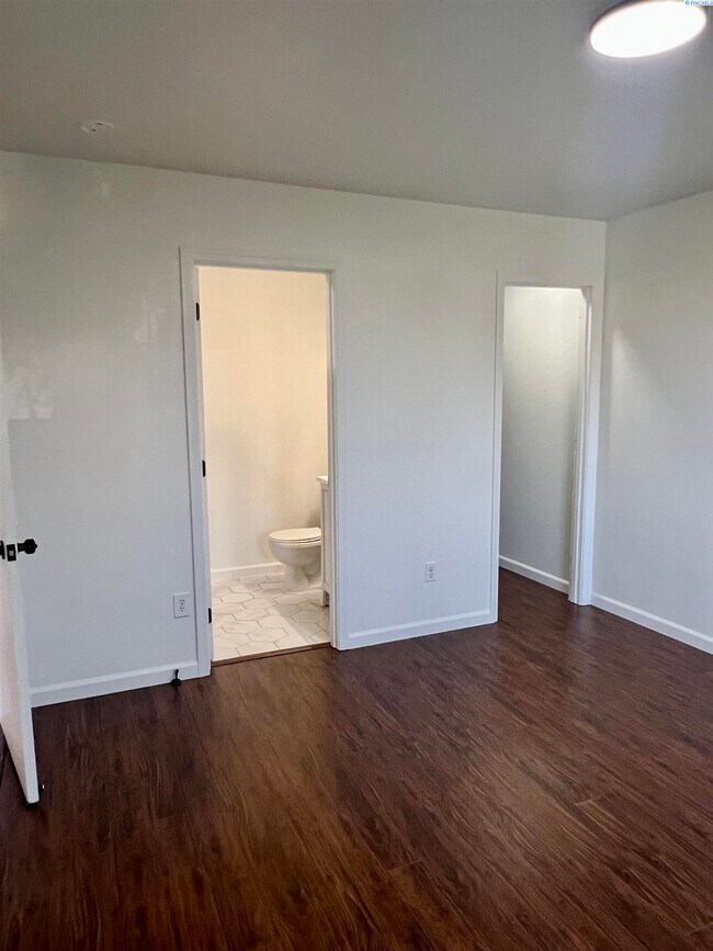Building Photo - West Pasco rambler for rent