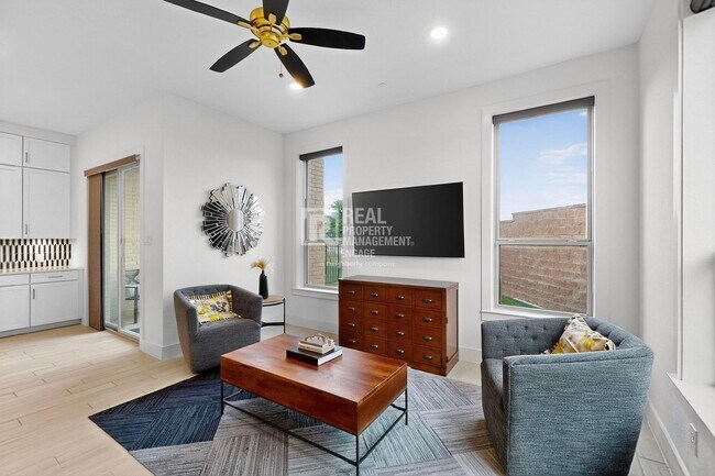 Building Photo - 1077 Maverick Dr