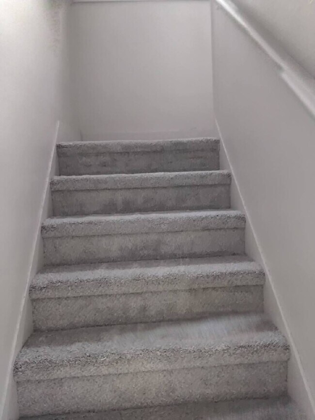 Building Photo - 2215 E 80th St